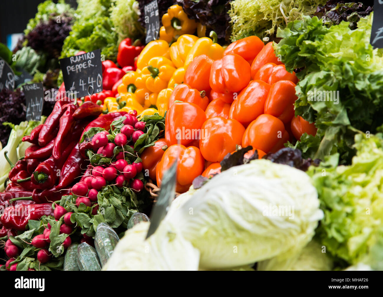 Fruta y verdura - calado Borough Market Londres Reino unido Foto de stock