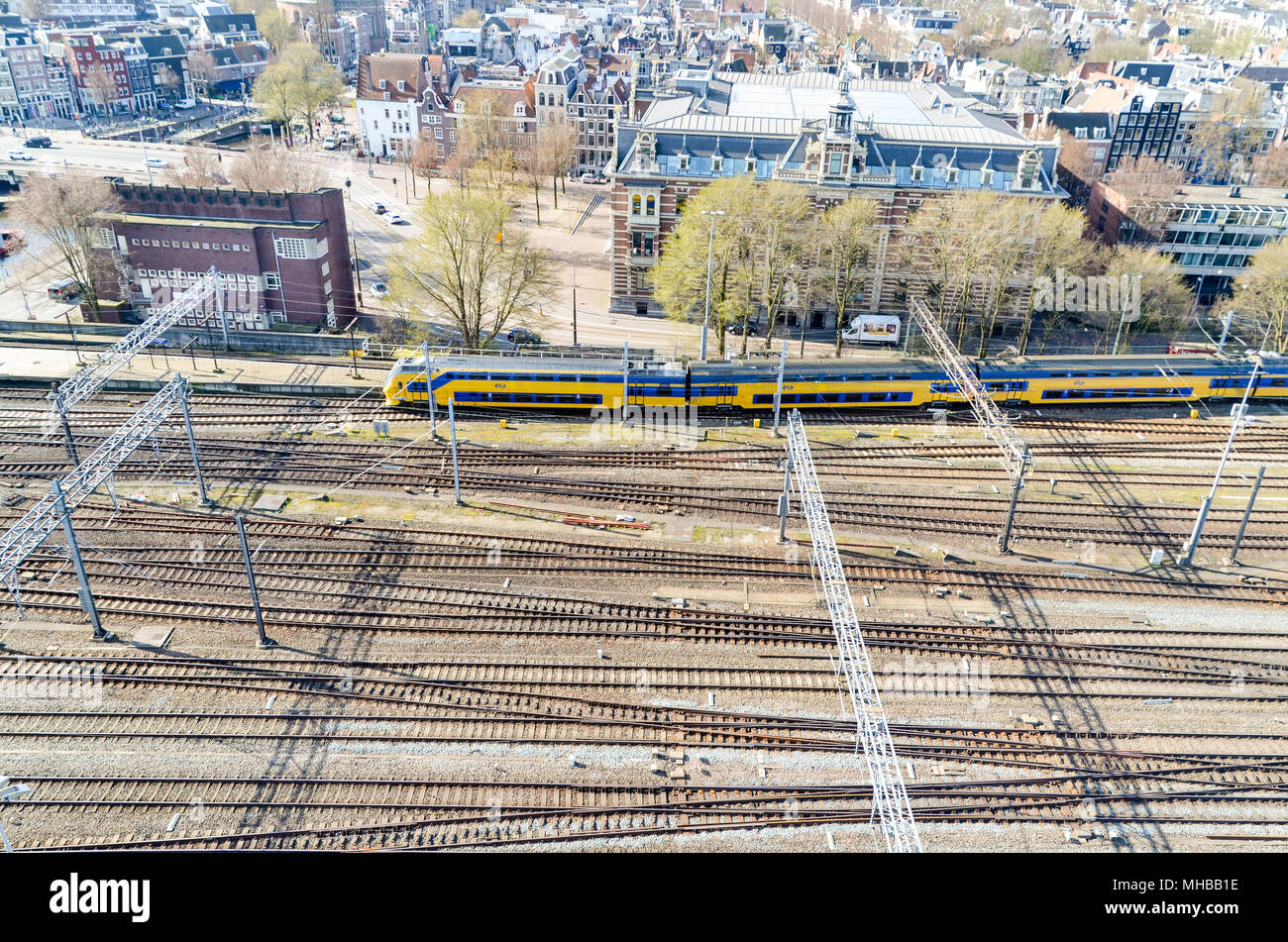 Vista aérea de la ciudad y de la estación Centraal, Amsterdam, Países Bajos Foto de stock
