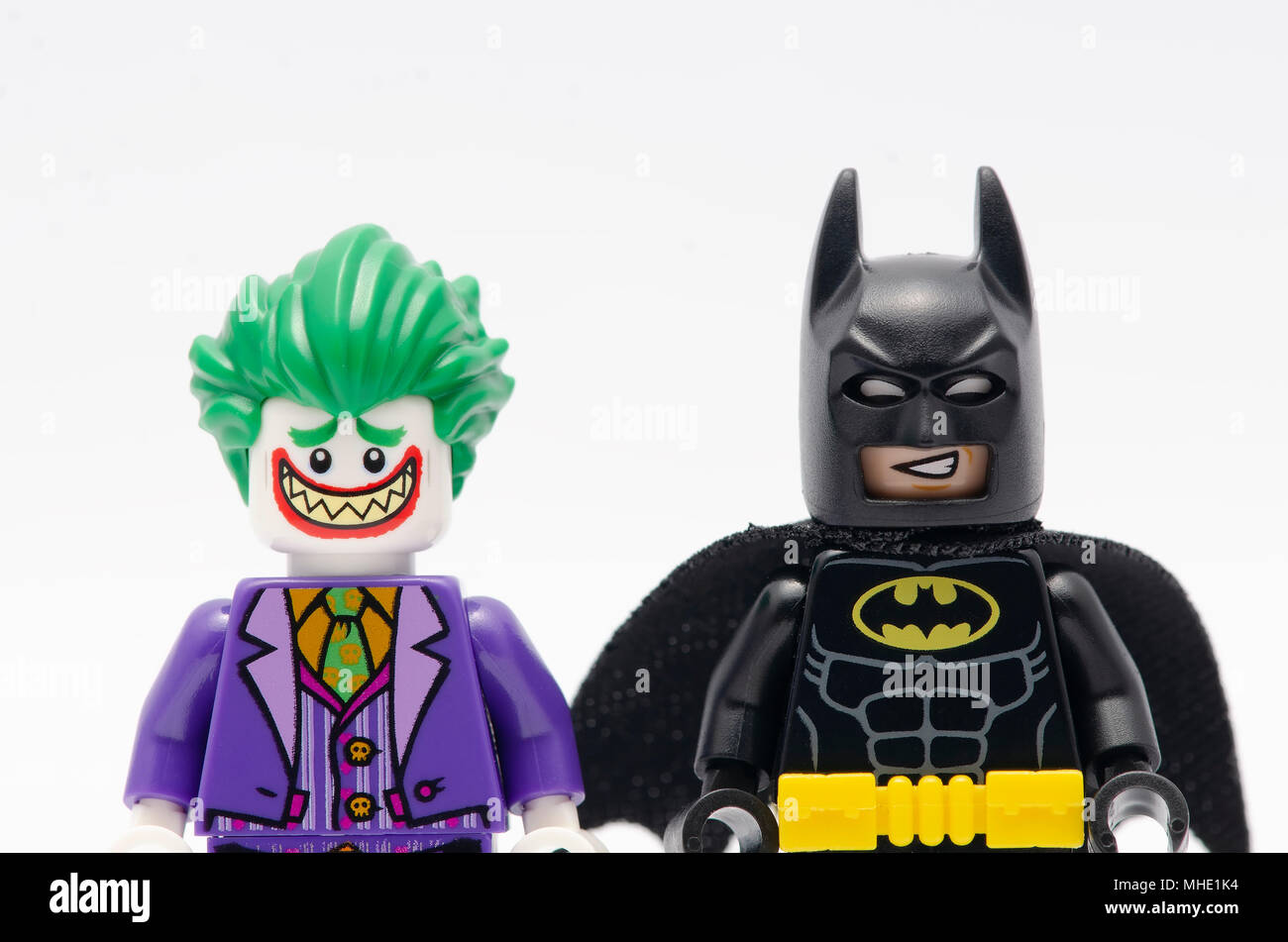 Lego Batman y joker minifigure aislado sobre fondo blanco Fotografía de  stock - Alamy