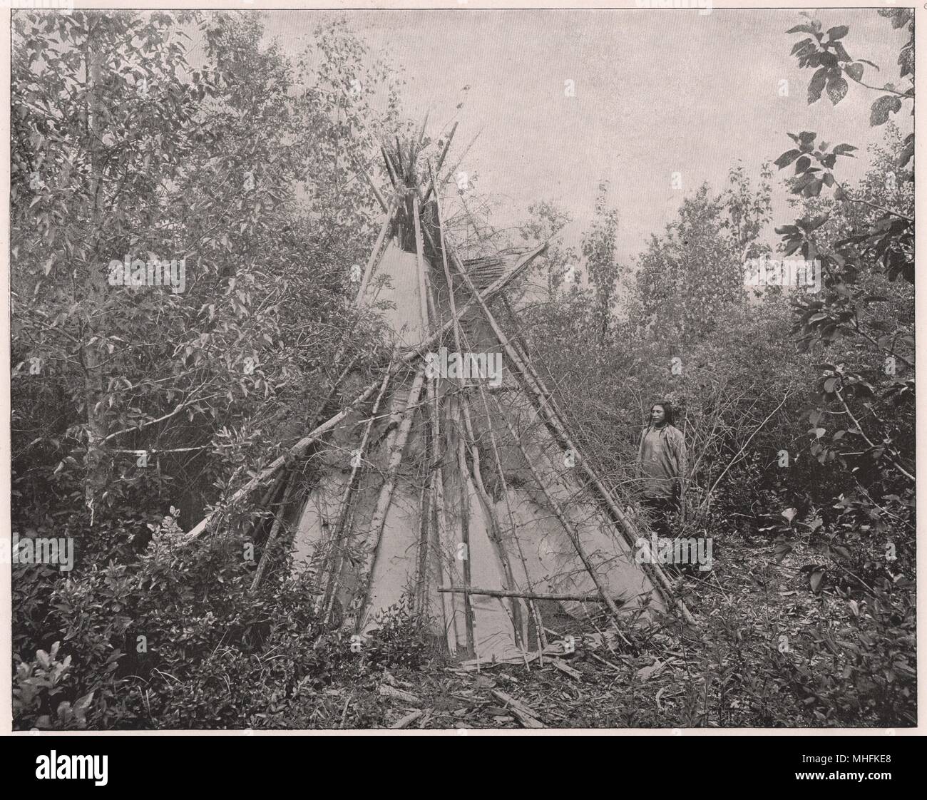 Tepee entierro de un cuervo - La esposa del Jefe Crow Indian es una rama de las Dakotas o Sioux, pero es muy diferente en carácter f... Foto de stock