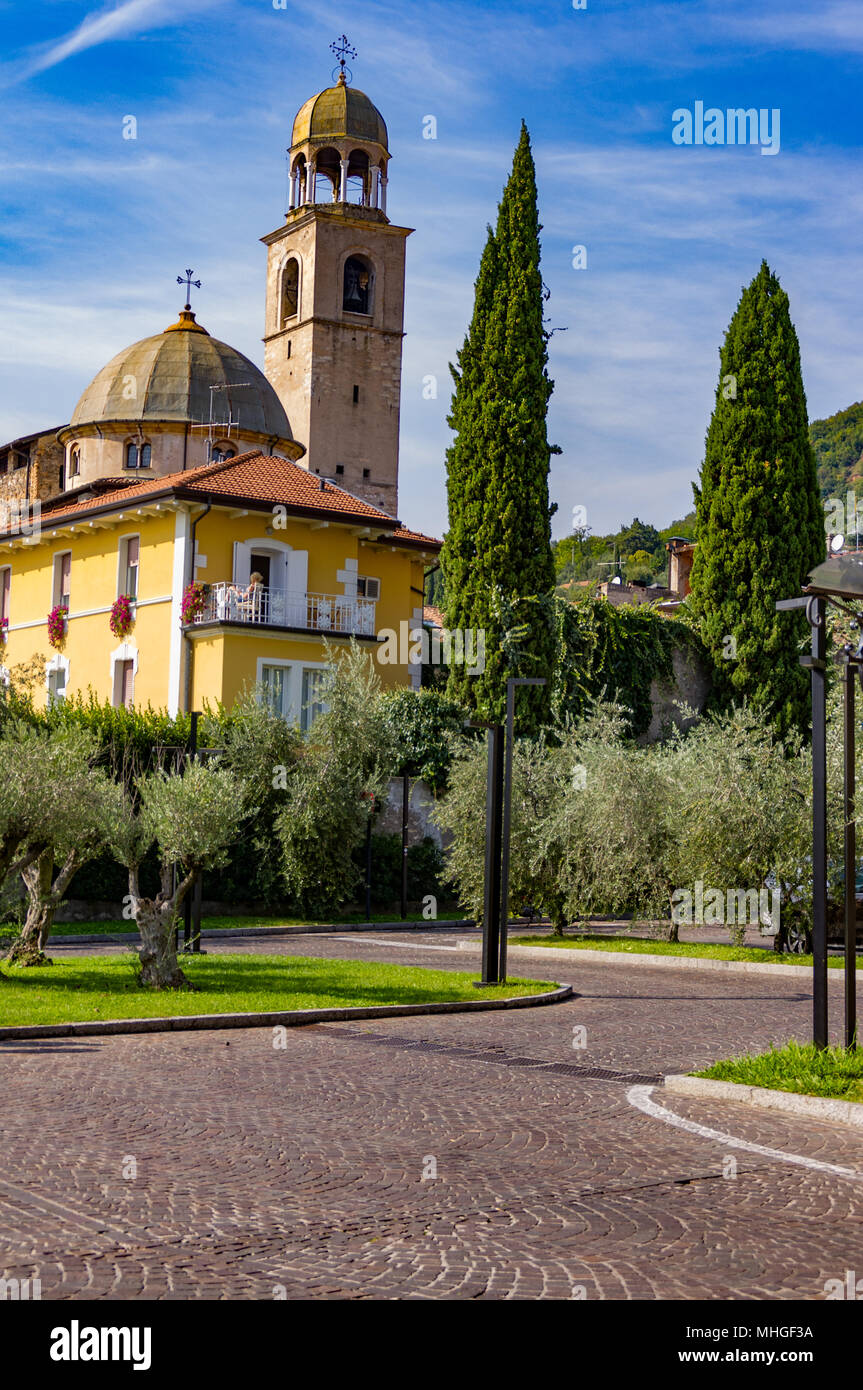 Catedral de Saló, a través de la Canottieri, Salò, provincia de Brescia, Italia Foto de stock
