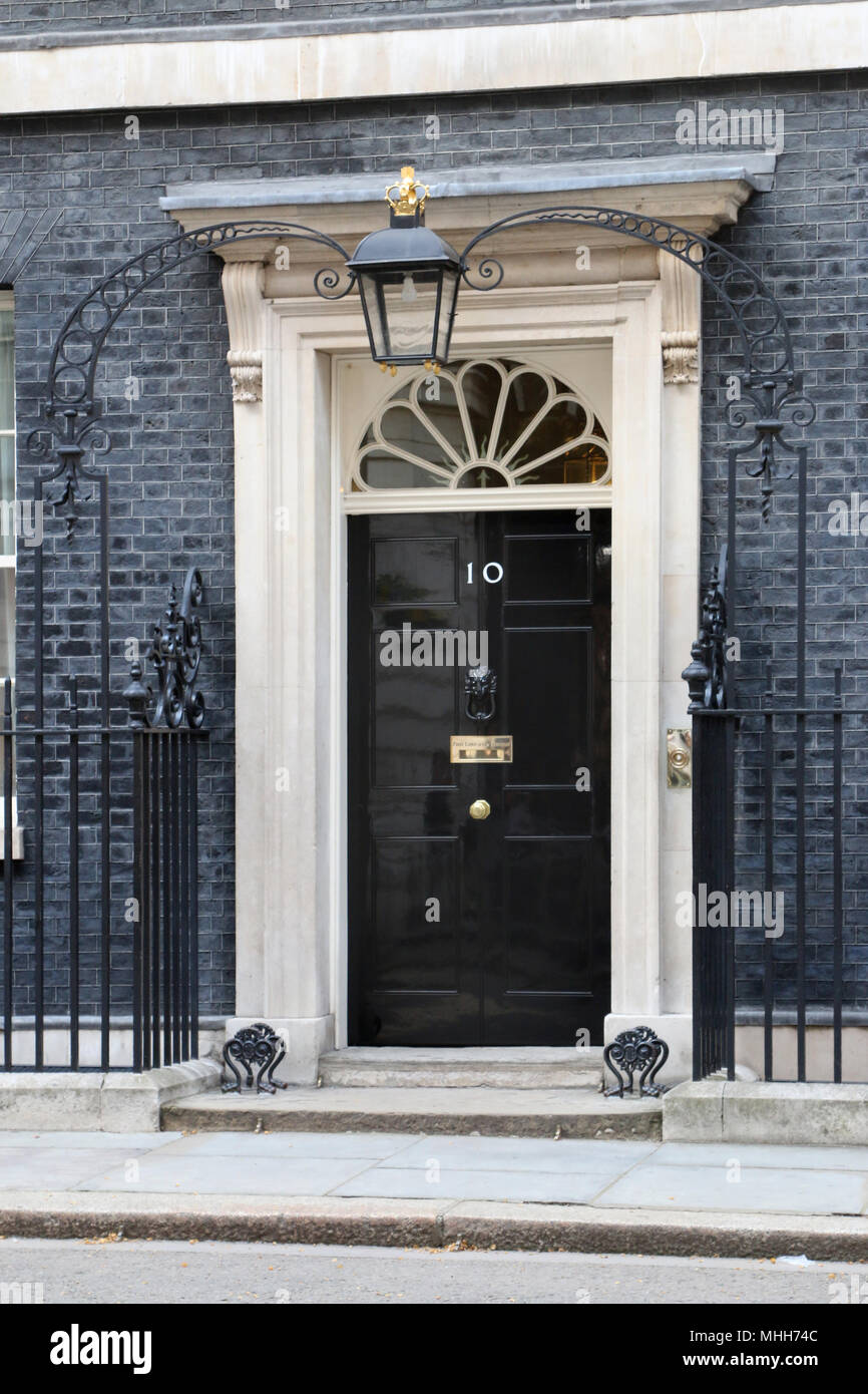 Nº 10 de Downing Street. Puerta frontal de la residencia del Primer Ministro británico. Londres, Inglaterra, Reino Unido. Foto de stock