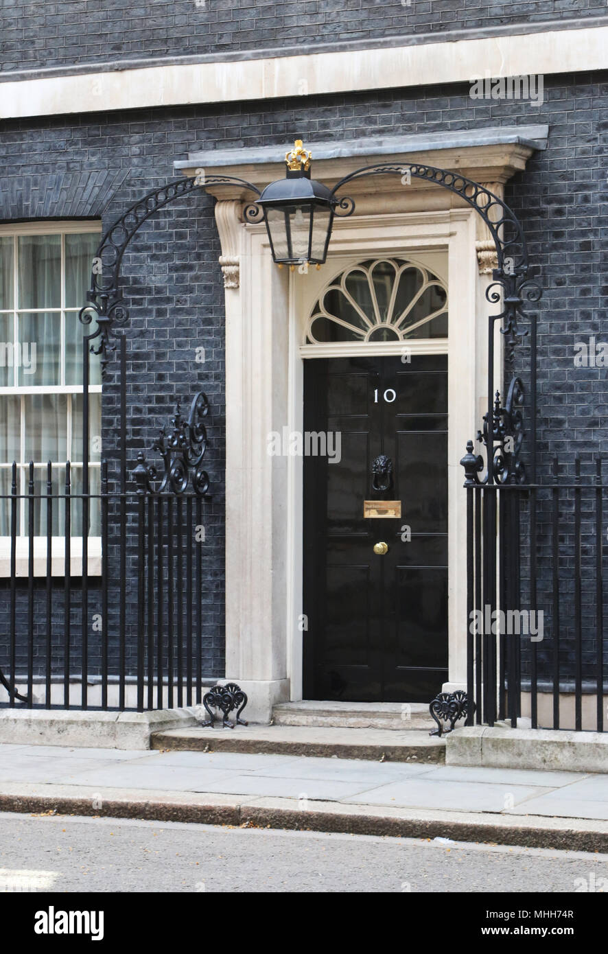 Nº 10 de Downing Street. Puerta frontal de la residencia del Primer Ministro británico. Londres, Inglaterra, Reino Unido. Foto de stock