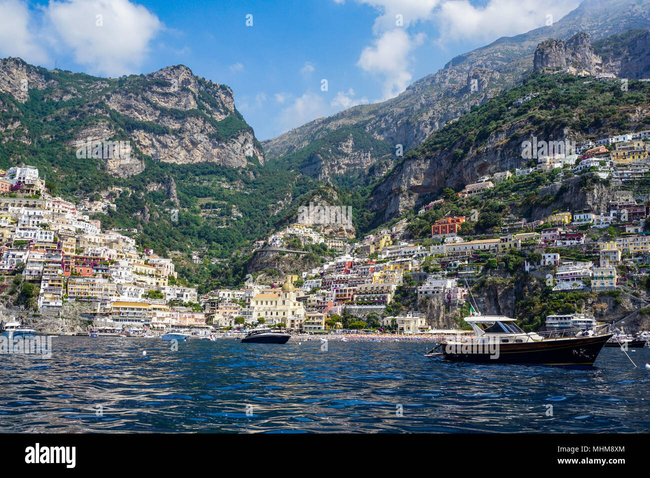Vista de Positano, Amalfi Coast, Italia de mar Foto de stock