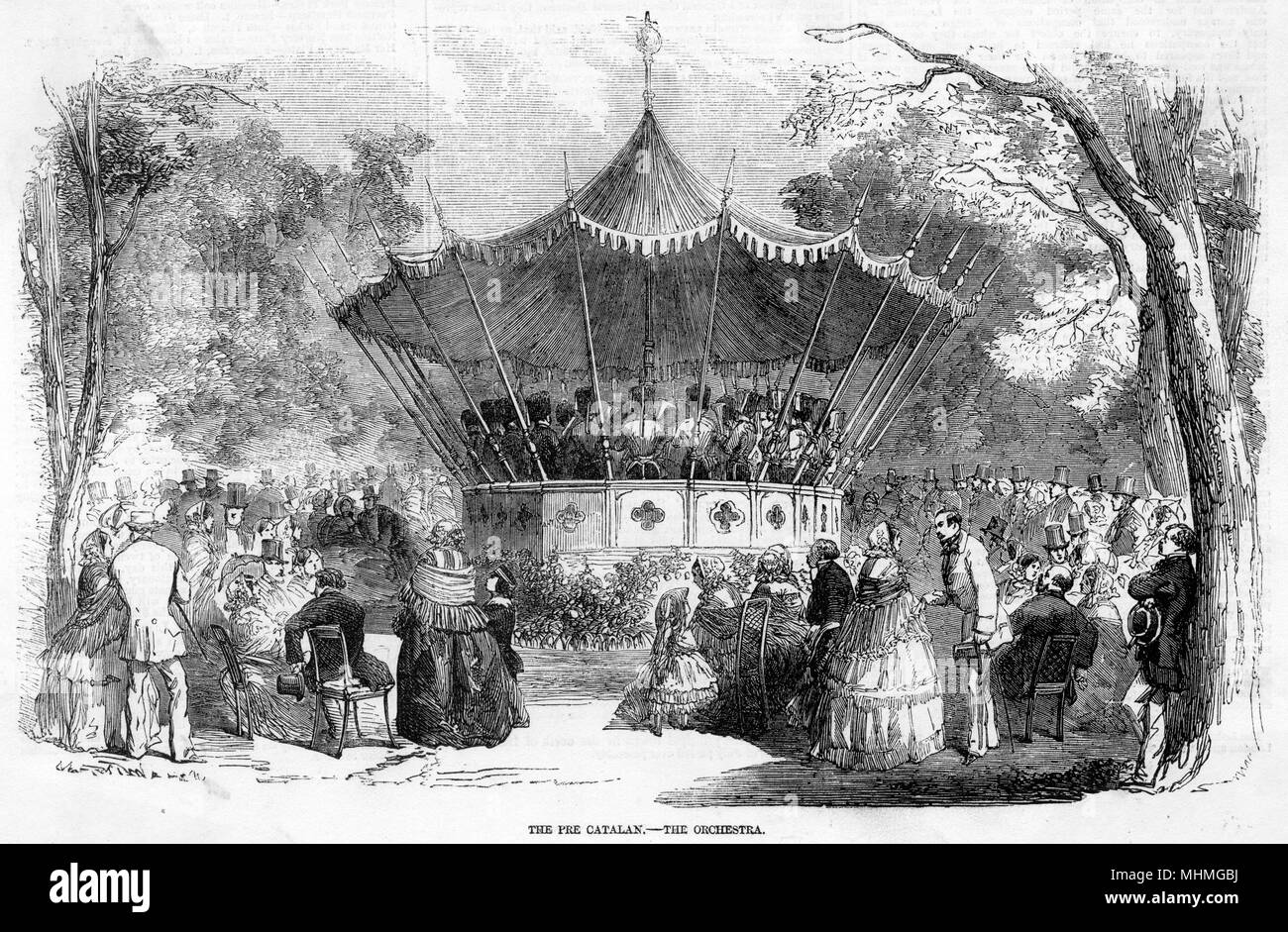 Un quiosco en el Pre Catelan, en el Bois de Boulogne, en París, con la gente reunida en torno a escuchar un concierto. Fecha: 1856 Foto de stock