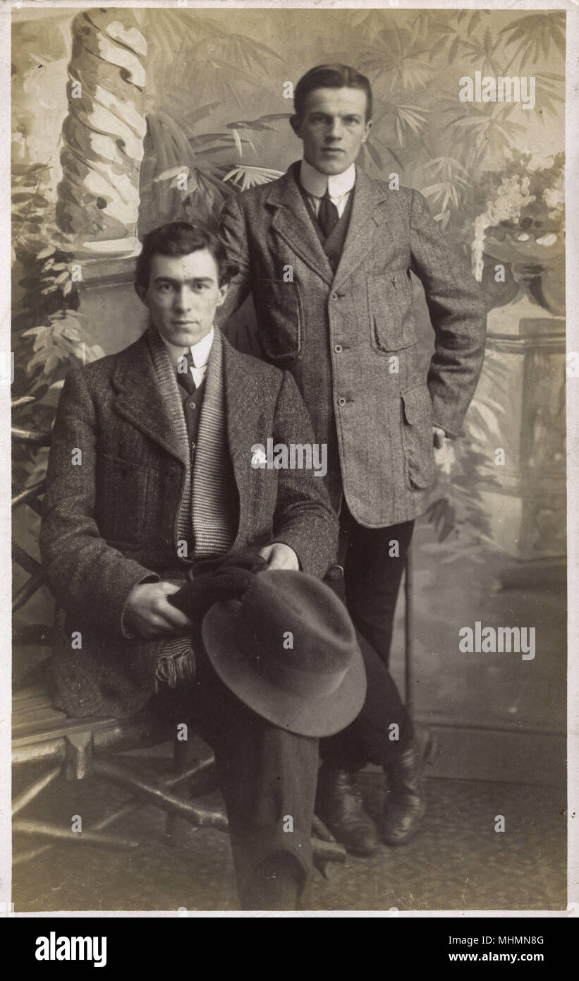 Moda De La Década De 1910 Fotos e Imágenes de stock - Alamy