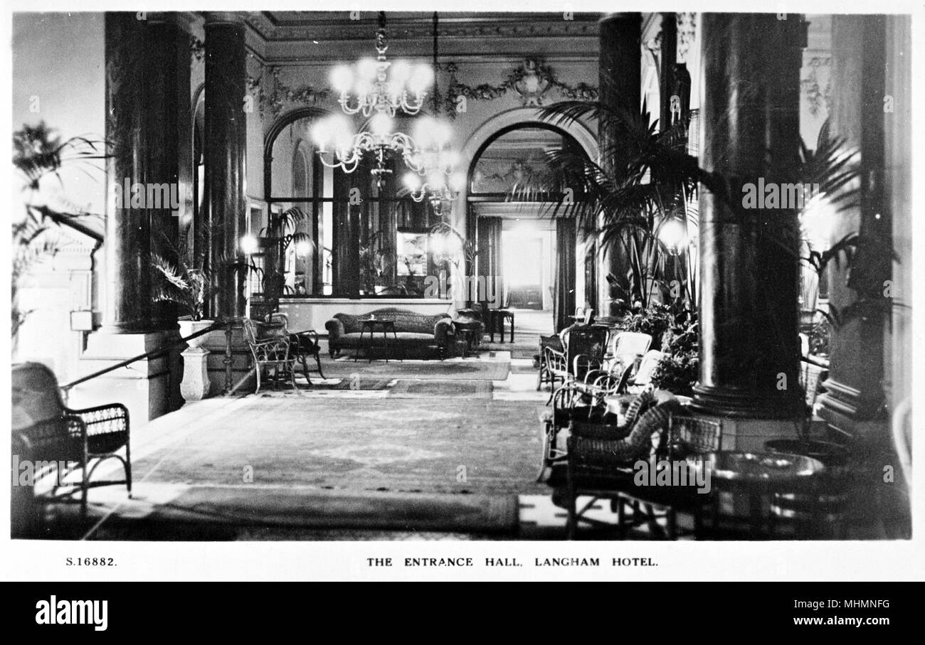 Hall de entrada, el Hotel Langham, Portland Place, Londres W1. Fecha: circa 1920 Foto de stock