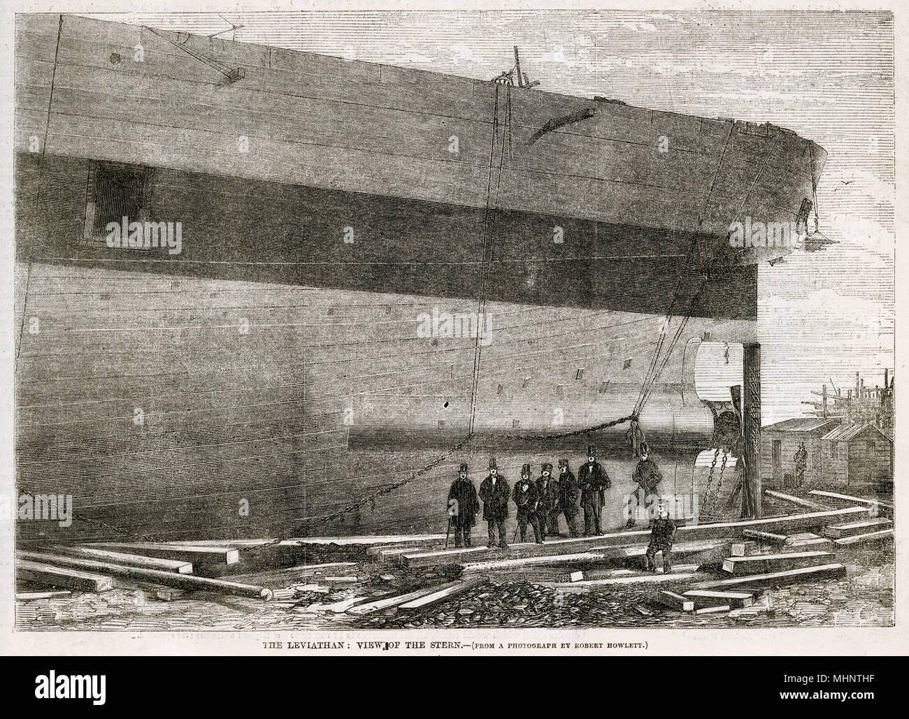 Isambard Kingdom Brunel (tercera desde la izquierda) entre un grupo de figuras en la popa del "Great Eastern S', lo que demuestra la magnitud del barco de vapor. Fecha: 1857 Foto de stock