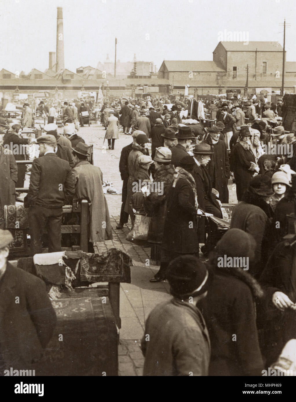 Día ocupado en Caledonian Market, Islington, norte de Londres. Fecha: circa 1930 Foto de stock