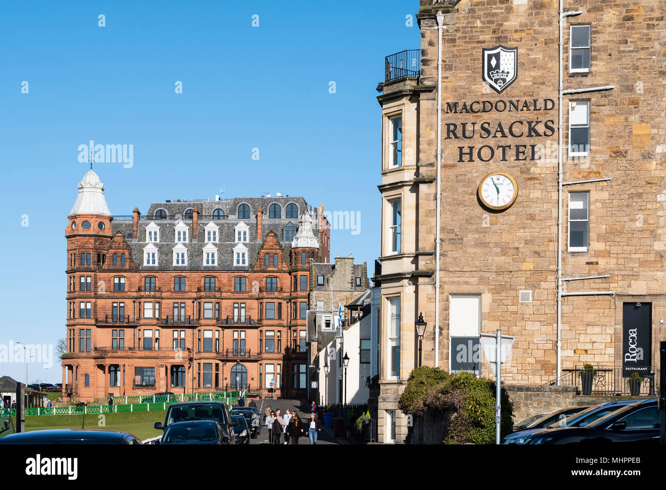 Edificio de apartamentos de lujo Grand Hamilton y Rusacks Hotel junto al hoyo 18 y en el Old Course de St Andrews, Fife, Escocia, Reino Unido. Foto de stock