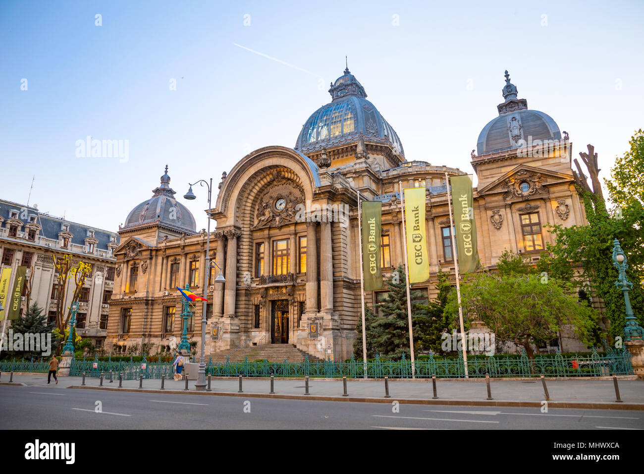 Bucarest, Rumania - 28.04.2018: Palacio de Depósitos y Consignaciones en Bucarest. Foto de stock