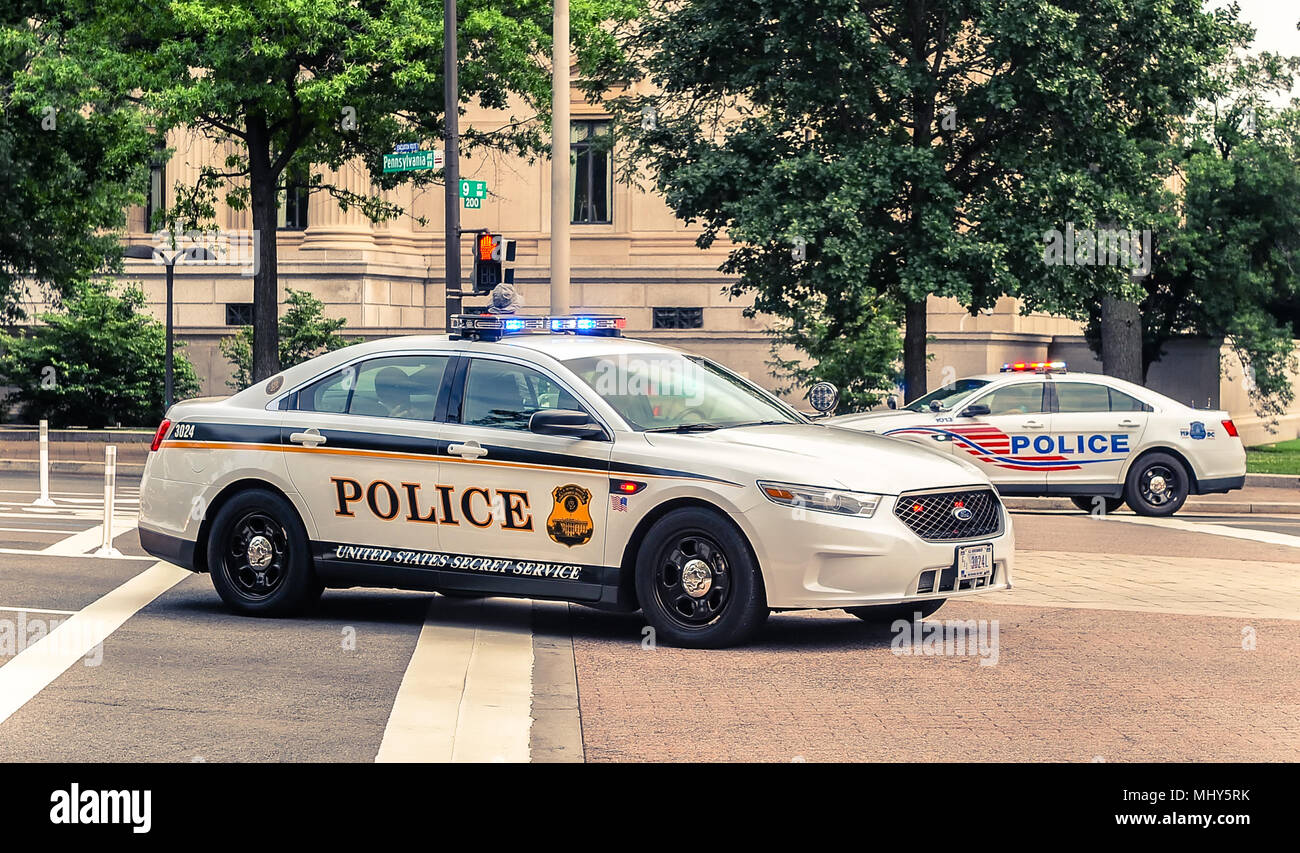 Washington D.C./ EE.UU. - 07.12.2013: coches de policía de patrulla en la calle. Foto de stock