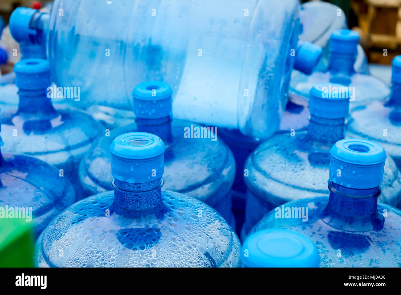 Gallon bottle water fotografías e imágenes de alta resolución - Página 7 -  Alamy