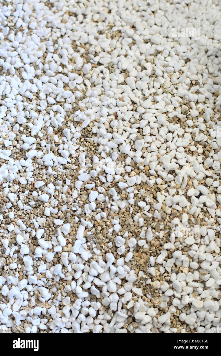 Perlita y Vermiculita mezclado y listo para ser usado en el jardín  Fotografía de stock - Alamy
