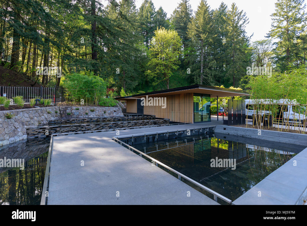 Portland, Oregon, USA - Abril 26, 2018: La entrada principal de Portland Jardín Japonés en primavera Foto de stock