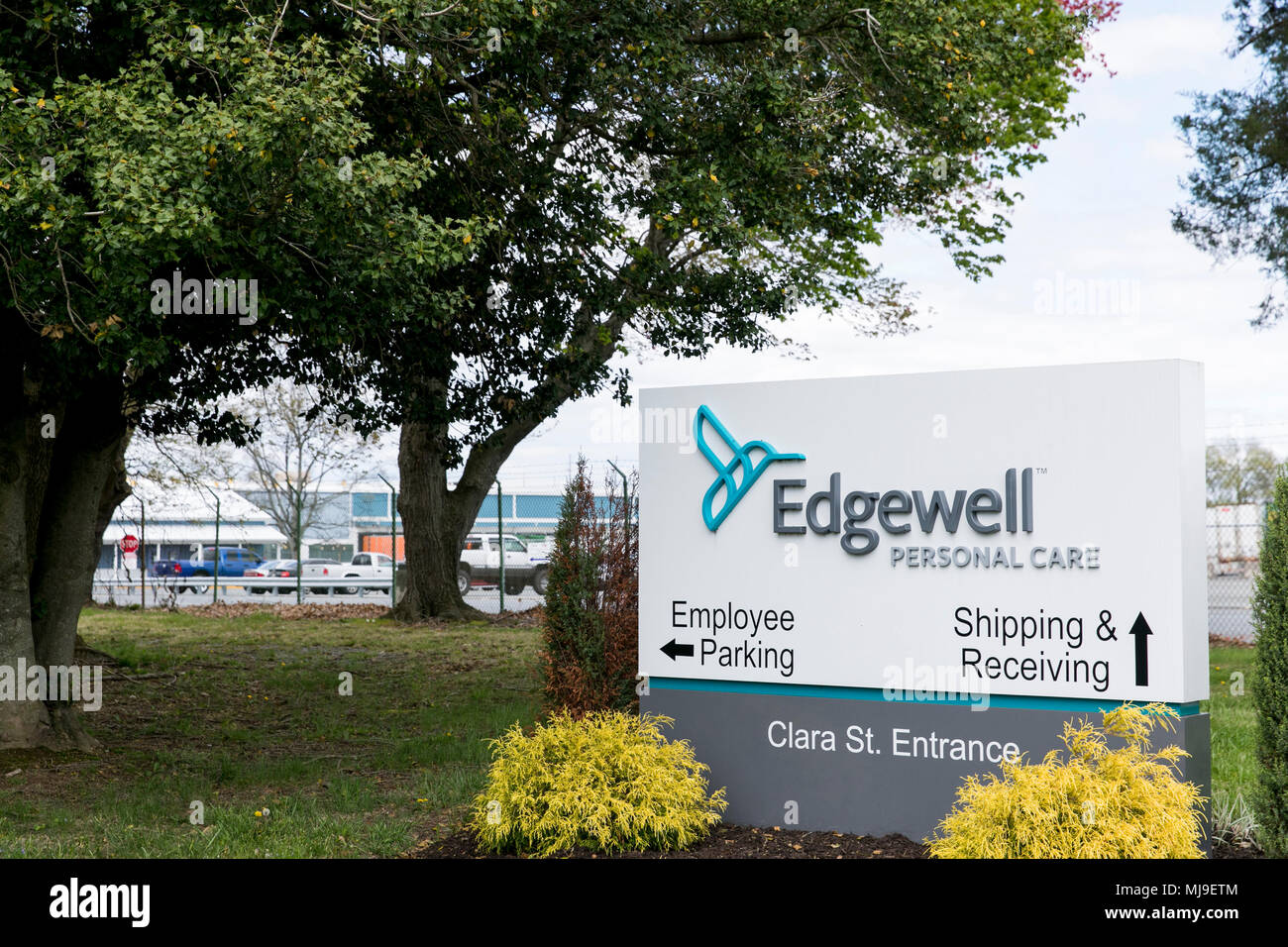 Un logotipo cartel fuera de una instalación ocupada por Edgewell Cuidado Personal en Dover, Delaware el 29 de abril de 2018. Foto de stock