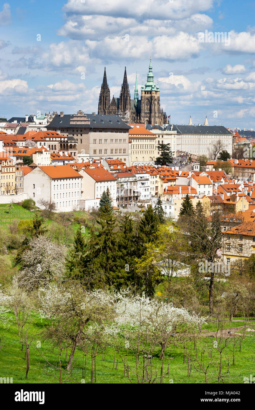 Petrin - Prazský hrad, Chram sv. Vita una Mala Strana, Praha (UNESCO), Ceska republika Foto de stock