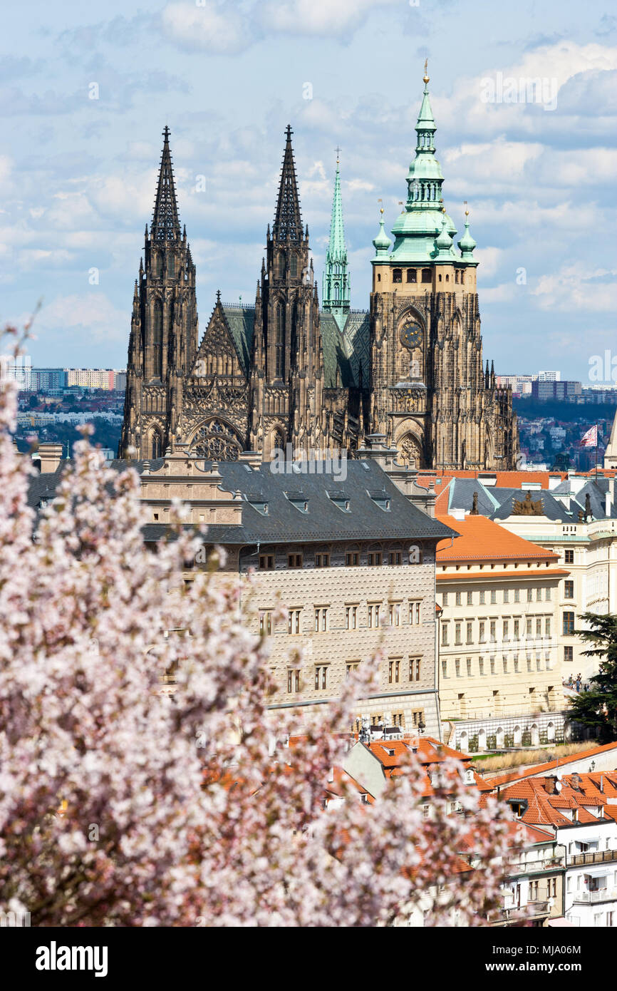 Petrin - Prazský hrad, Chram sv. Vita una Mala Strana, Praha (UNESCO), Ceska republika Foto de stock