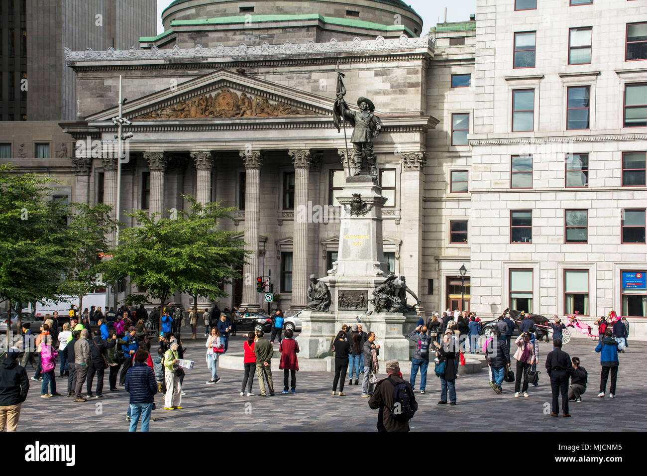 Place d'Armes con Bank of Montreal en Montreal Foto de stock