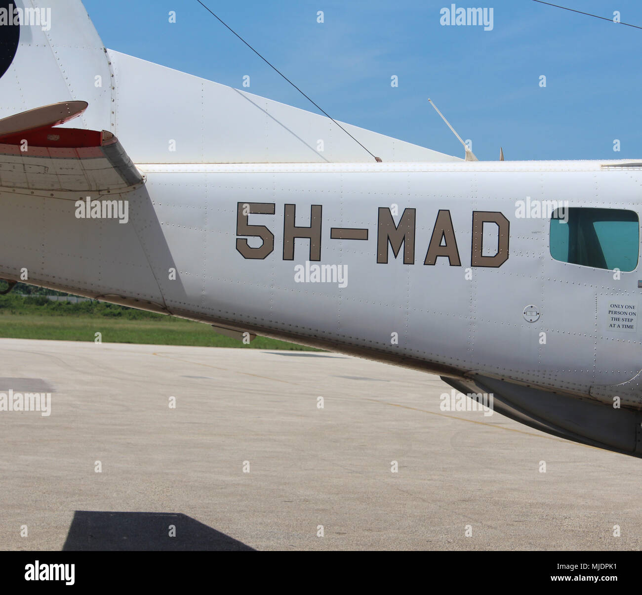 Registro de vuelo 5H-MAD Foto de stock