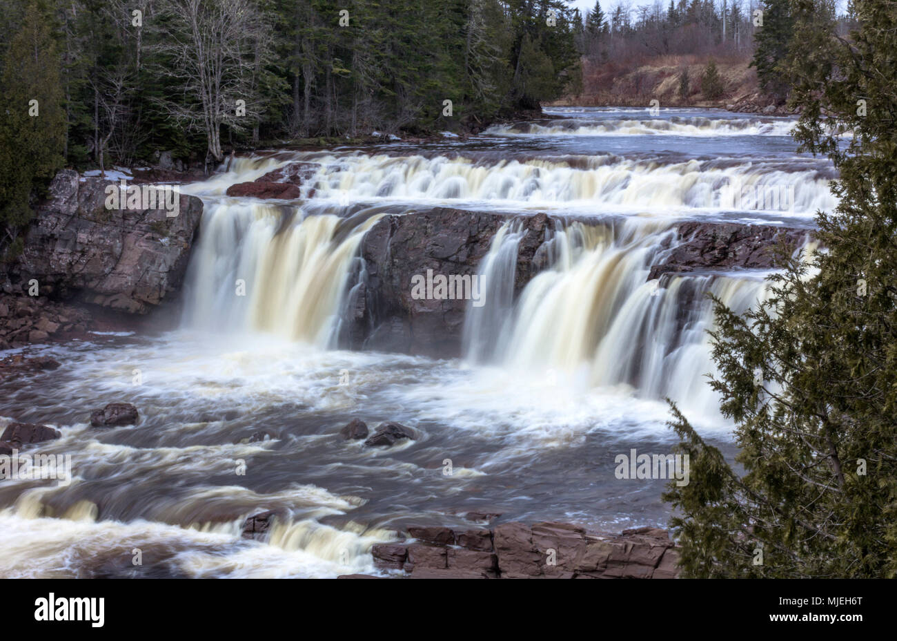 Lepreau Falls, Lepreau, Nuevo Brunswick, en pleno caudal como la primavera correr-fuera de Progresa. Foto de stock