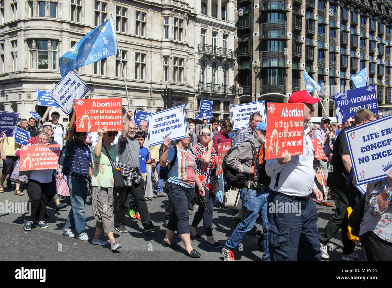 Londres, Reino Unido. 5 de mayo, 2018. Los manifestantes pro-vida de marzo a través de Londres Crédito: Alex Cavendish/Alamy Live News Foto de stock