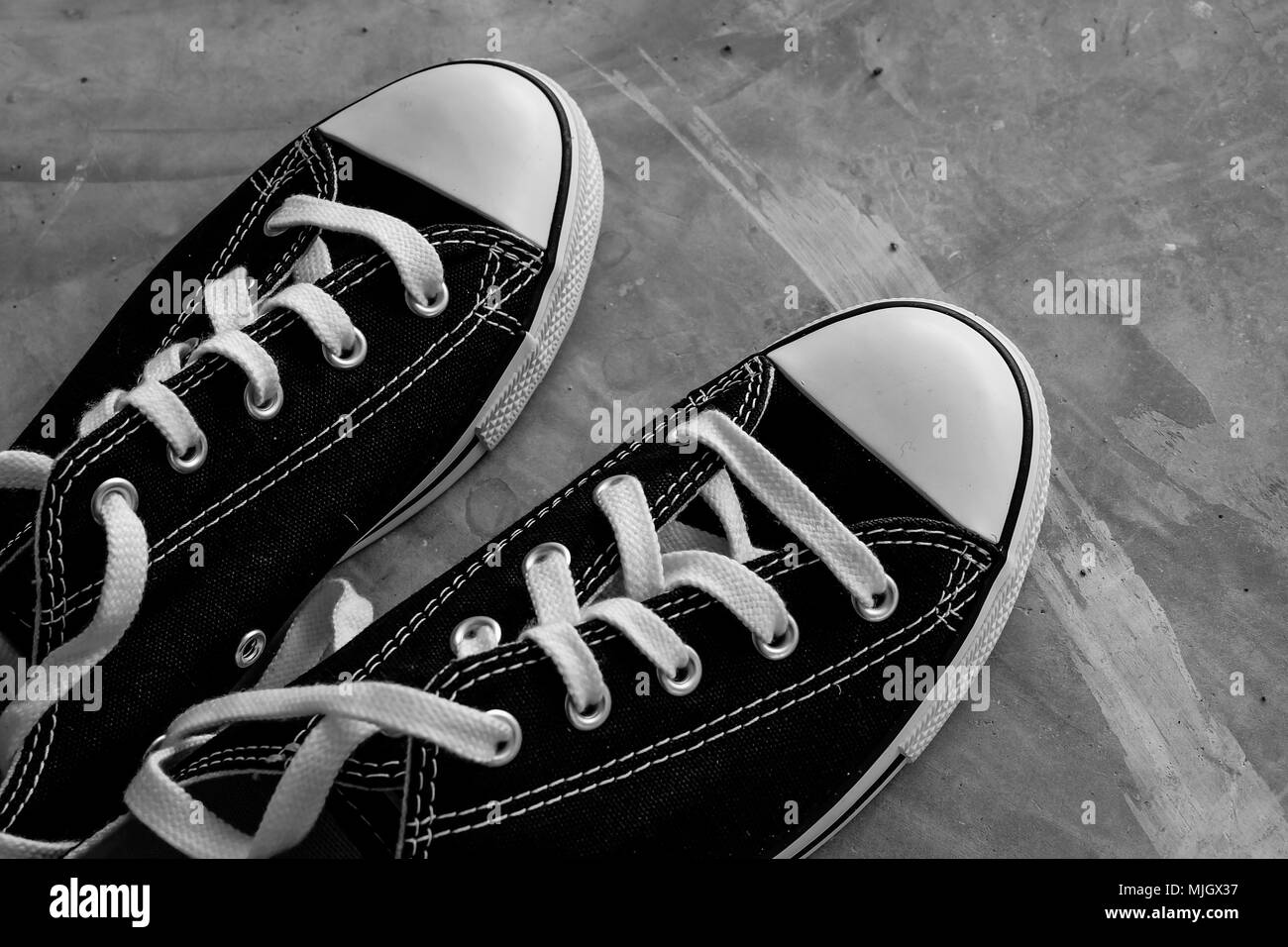 Zapatillas Converse Negras Fotos e Imágenes de stock - Página 10 - Alamy