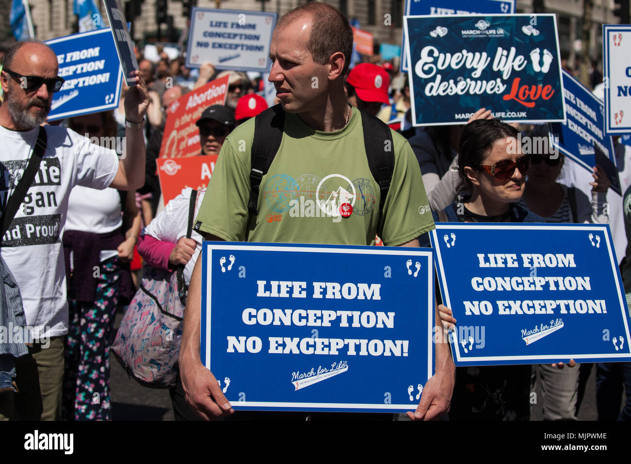Londres, Reino Unido. 5 de mayo, 2018. Pro-condenados participar en la primera marcha por la vida en el Reino Unido a través del centro de Londres. Crédito: Mark Kerrison/Alamy Live News Foto de stock