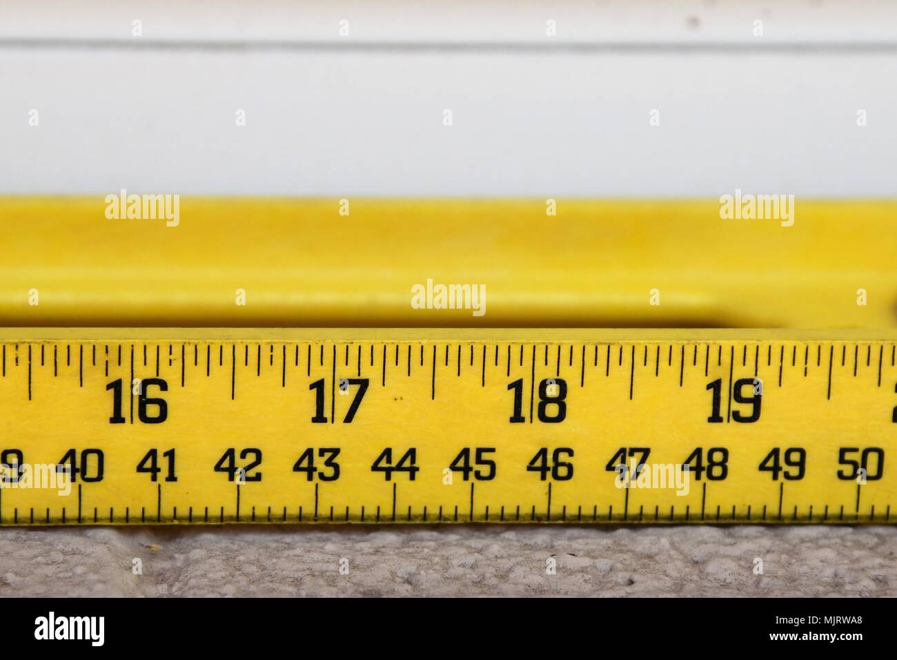 Criterio de medida en pulgadas y centímetros Fotografía de stock - Alamy