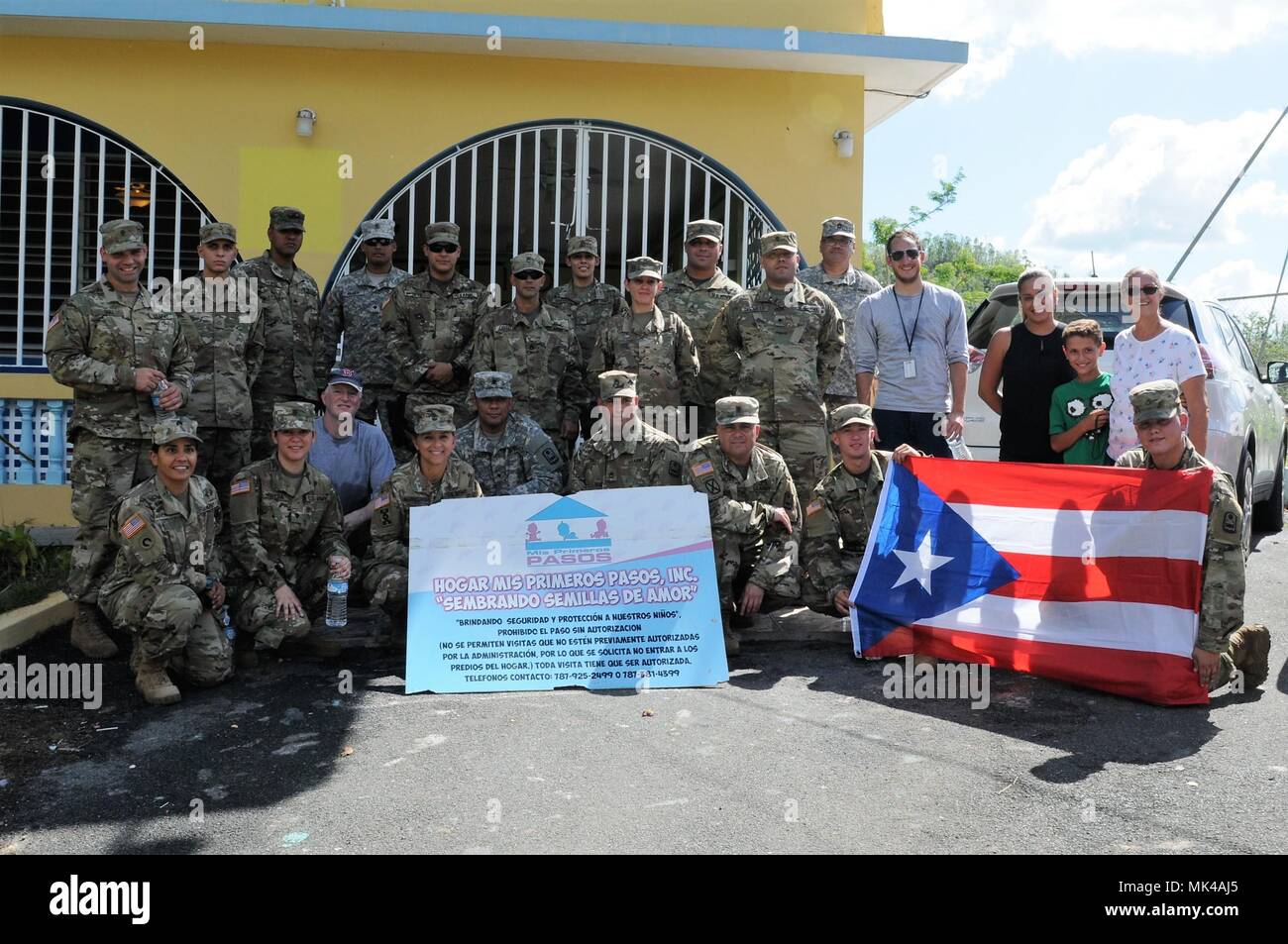 Citizens-Soldiers del Nacional del Ejército de Puerto Rico 92MP Brigada,  continúan con sus esfuerzos de distribución de suministros, alimentos y  agua a las comunidades afectadas por los alrededores de la isla de
