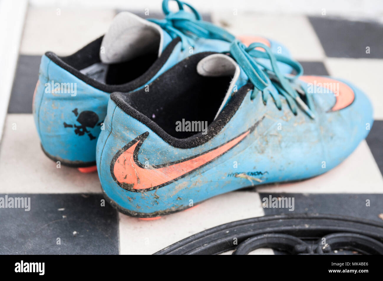 Nike soccer boots fotografías e imágenes de alta resolución - Alamy