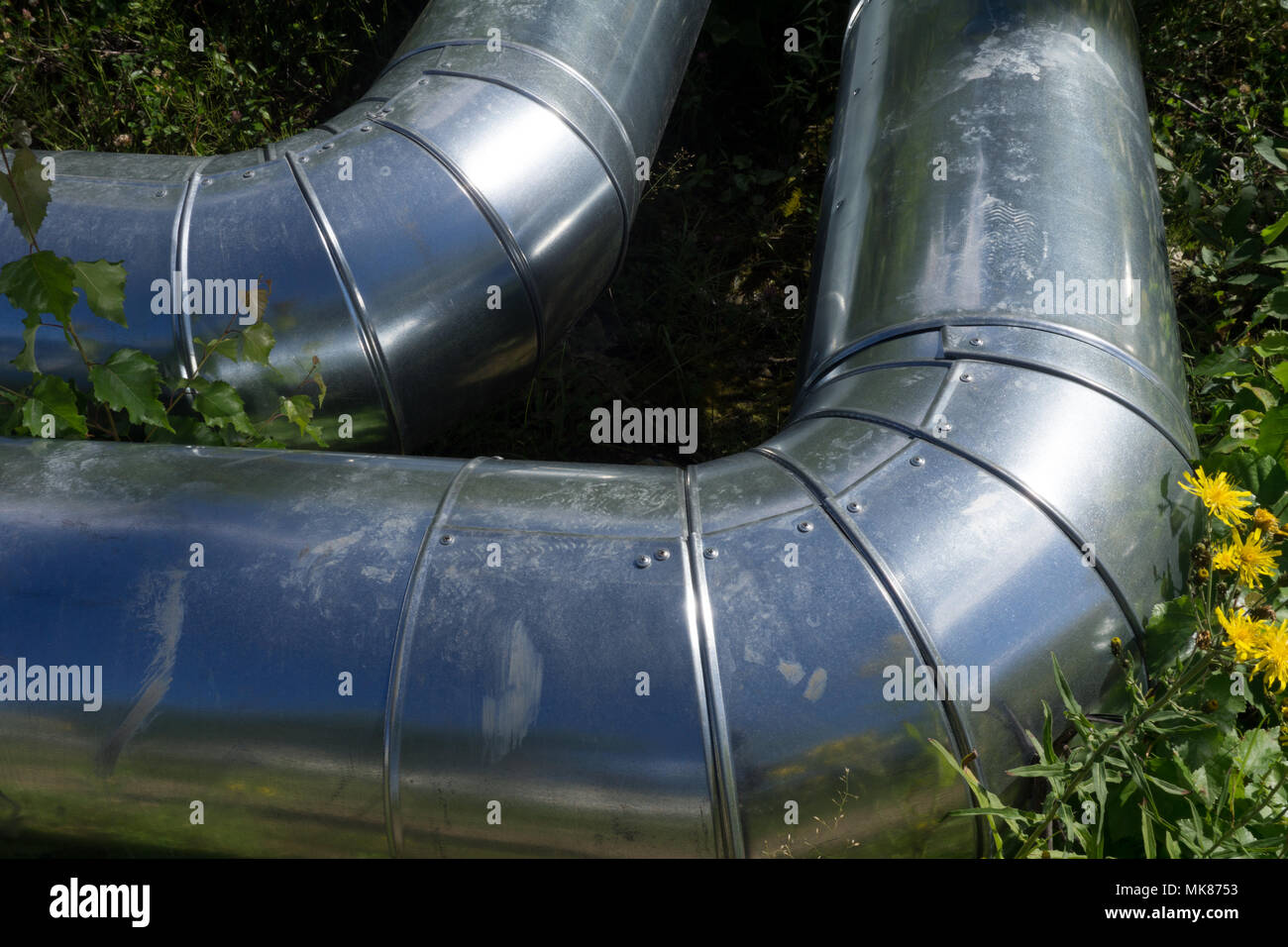 Tubo de metal de la chapa galvanizada de Zinc de drenaje tubo de drenaje  Fotografía de stock - Alamy