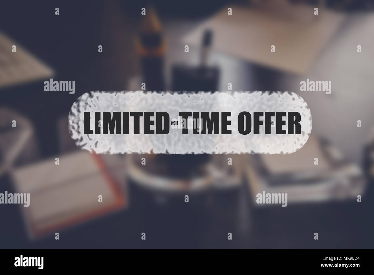 Oferta por tiempo limitado de word con desenfoque de fondo empresarial Foto de stock