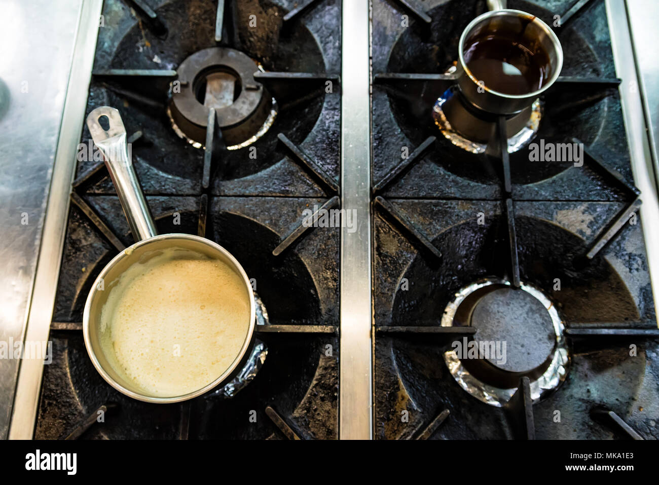 Vista superior gburners en el horno de la cocina Fotografía de stock - Alamy