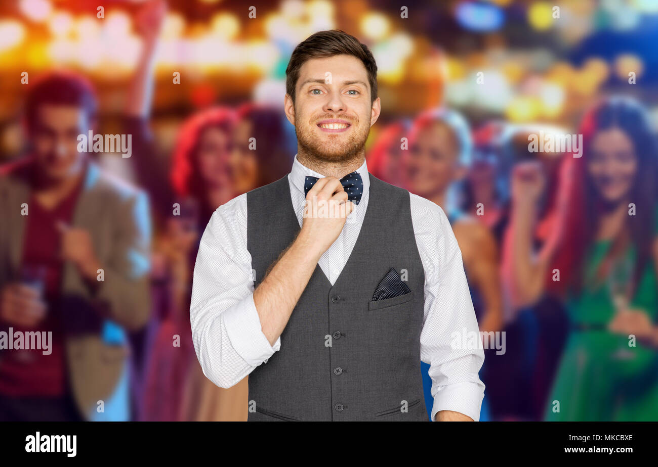 El hombre en traje de fiesta toda la noche fiesta club Fotografía de stock  - Alamy