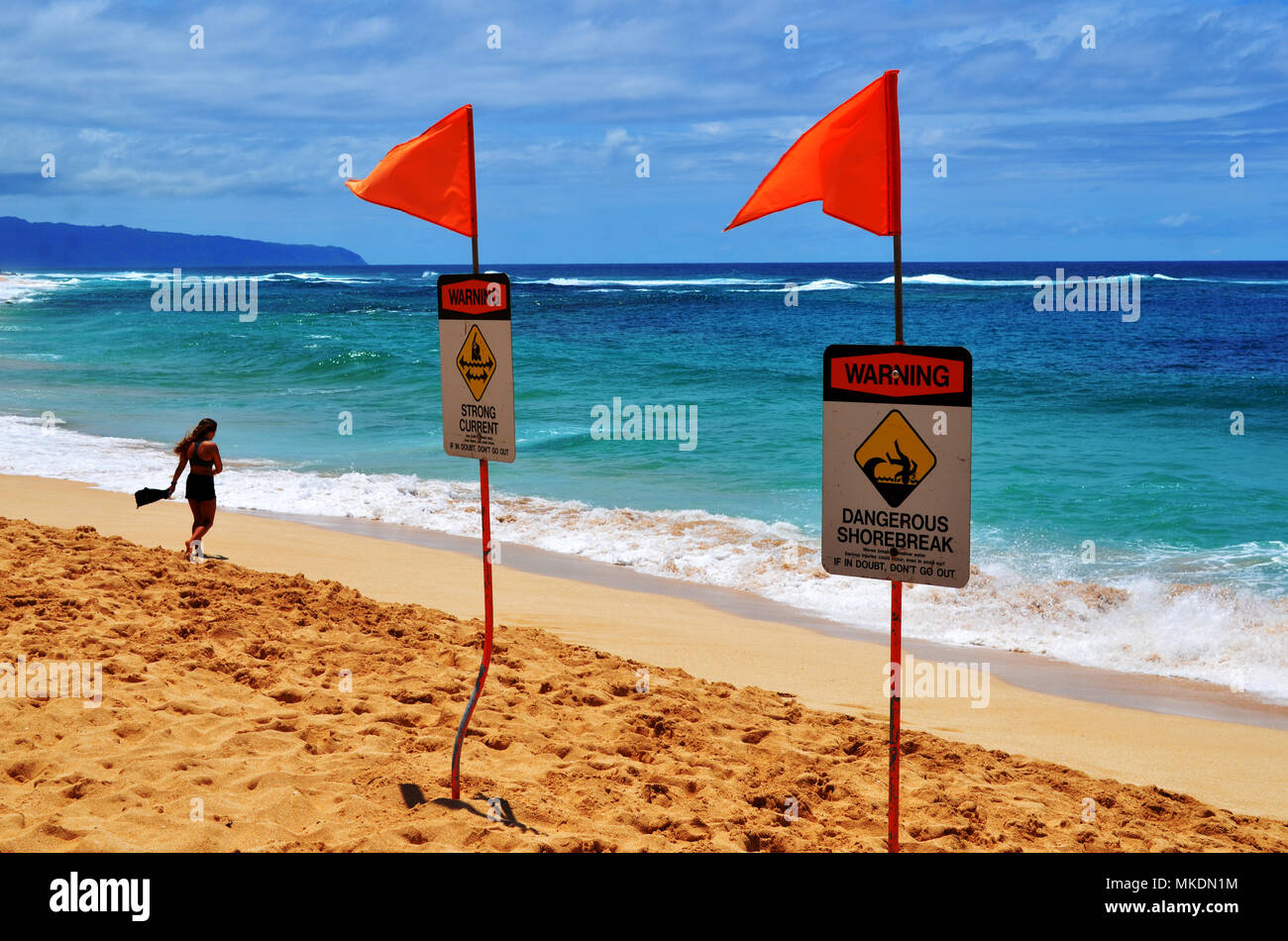Señal de advertencia en la playa Foto de stock