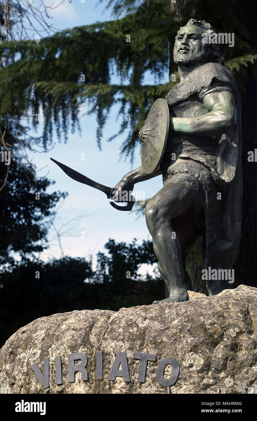 Estatua del héroe lusitano Viriato en Viseu, Portugal Fotografía de stock -  Alamy
