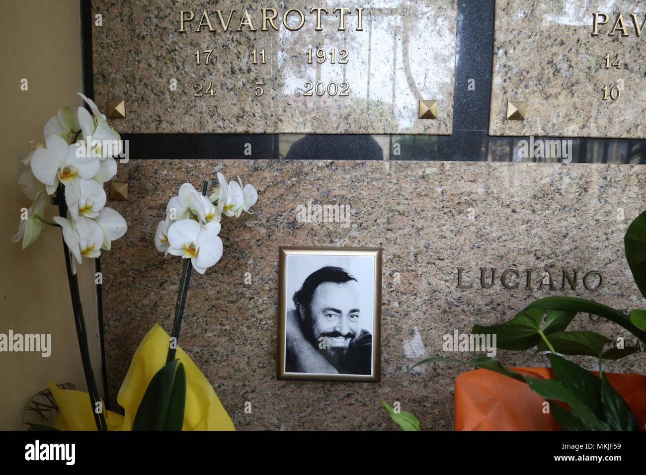 El TOMOR DEL tenor Luciano Pavarotti, enterrado en la tumba FAMILIAR EN