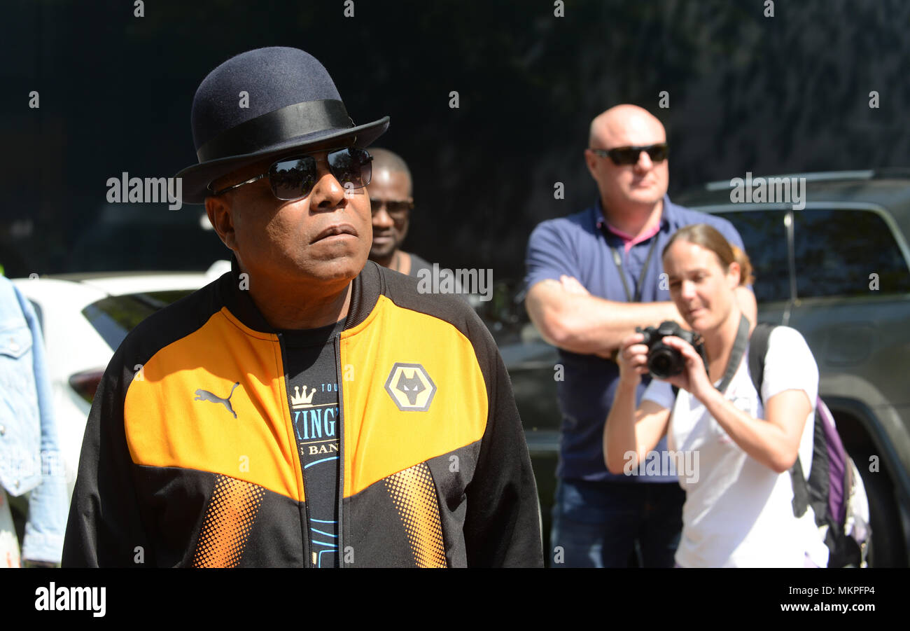 Tito Jackson, ex miembro de la Jackson cinco unirse Wolverhampton Wanderers partido promoción 2018 Foto de stock