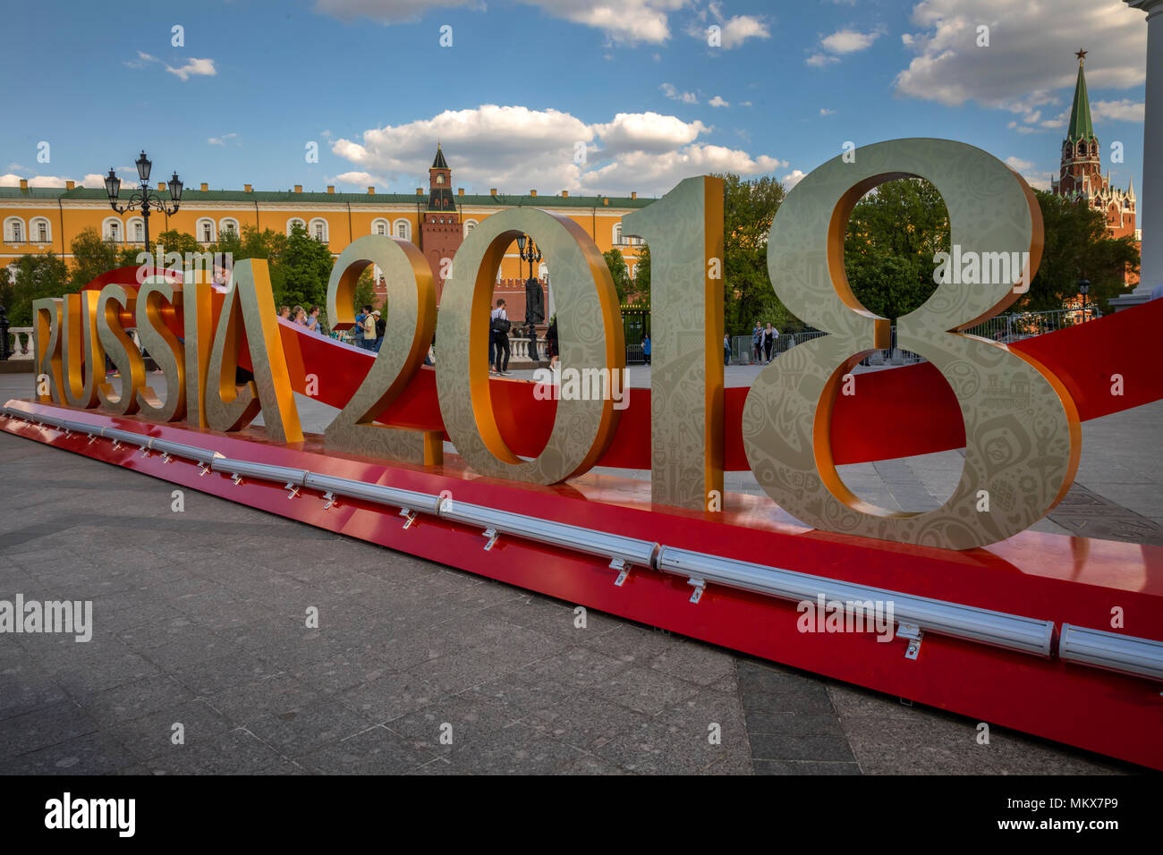 La inscripción "Rusia 2018' instalado antes del comienzo de la Copa Mundial de la FIFA en la Plaza Manege en Moscú, Rusia Foto de stock