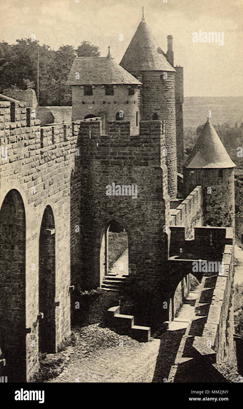 Muros defensivos de castillo. Carcassonne. 1910 Foto de stock