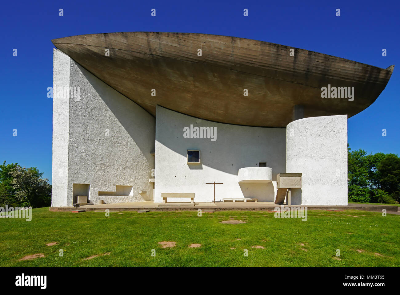 Notre Dame du Haut, capilla de Ronchamp de Le Corbusier, Francia. Foto de stock