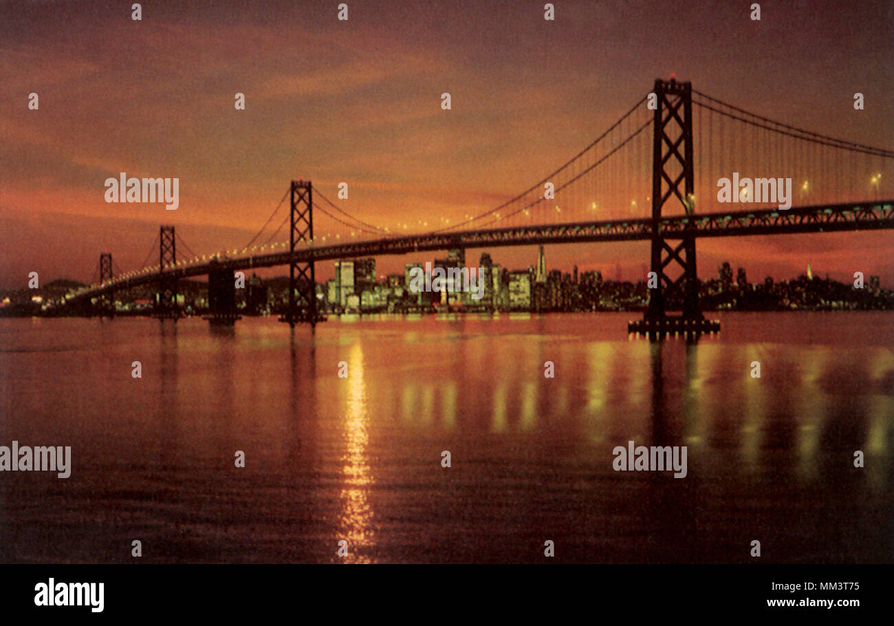 Puente de la bahía al anochecer. San Francisco. 1977 Foto de stock