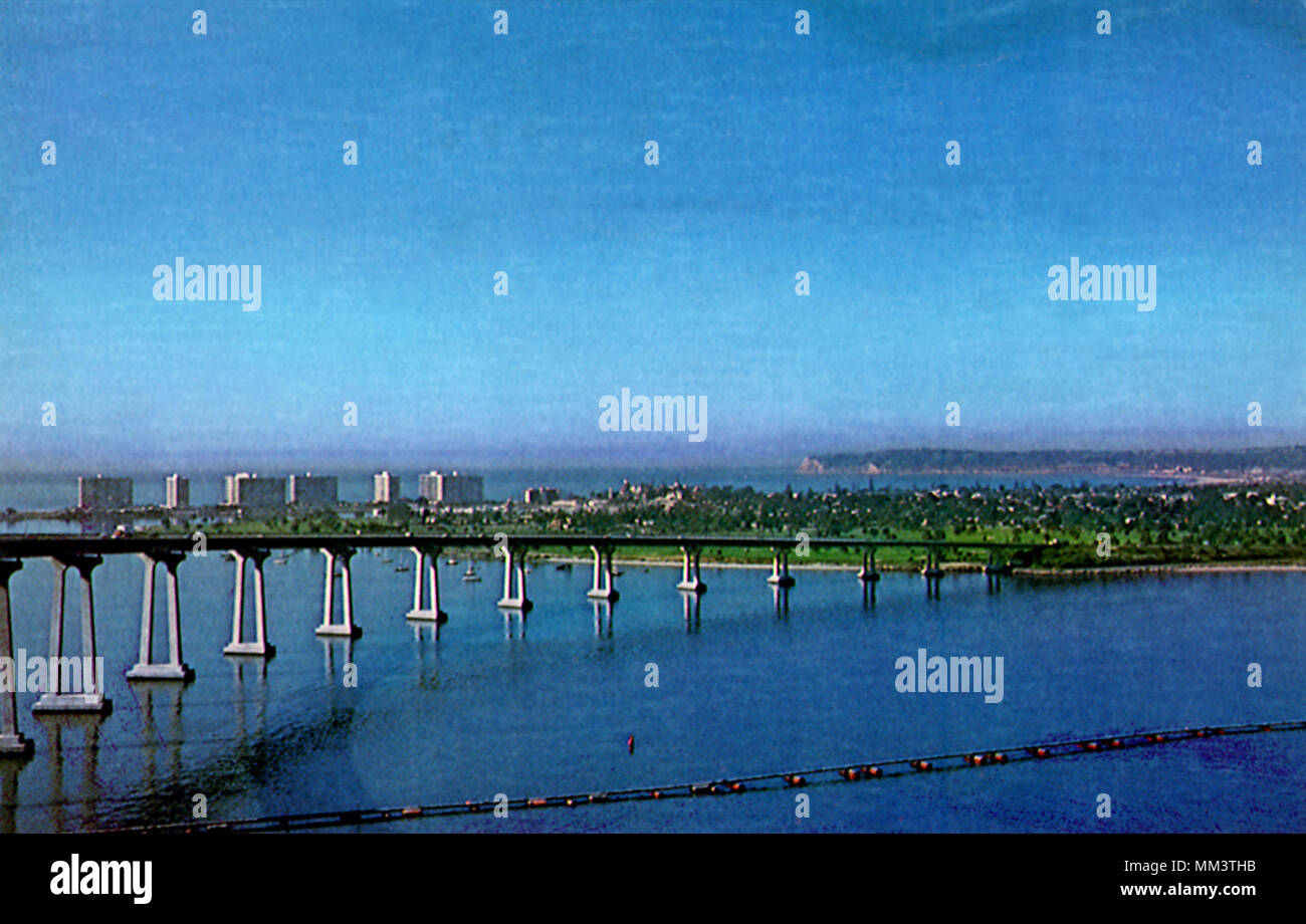 Las vistas de la ciudad y el puente. Coronado. 1970 Foto de stock