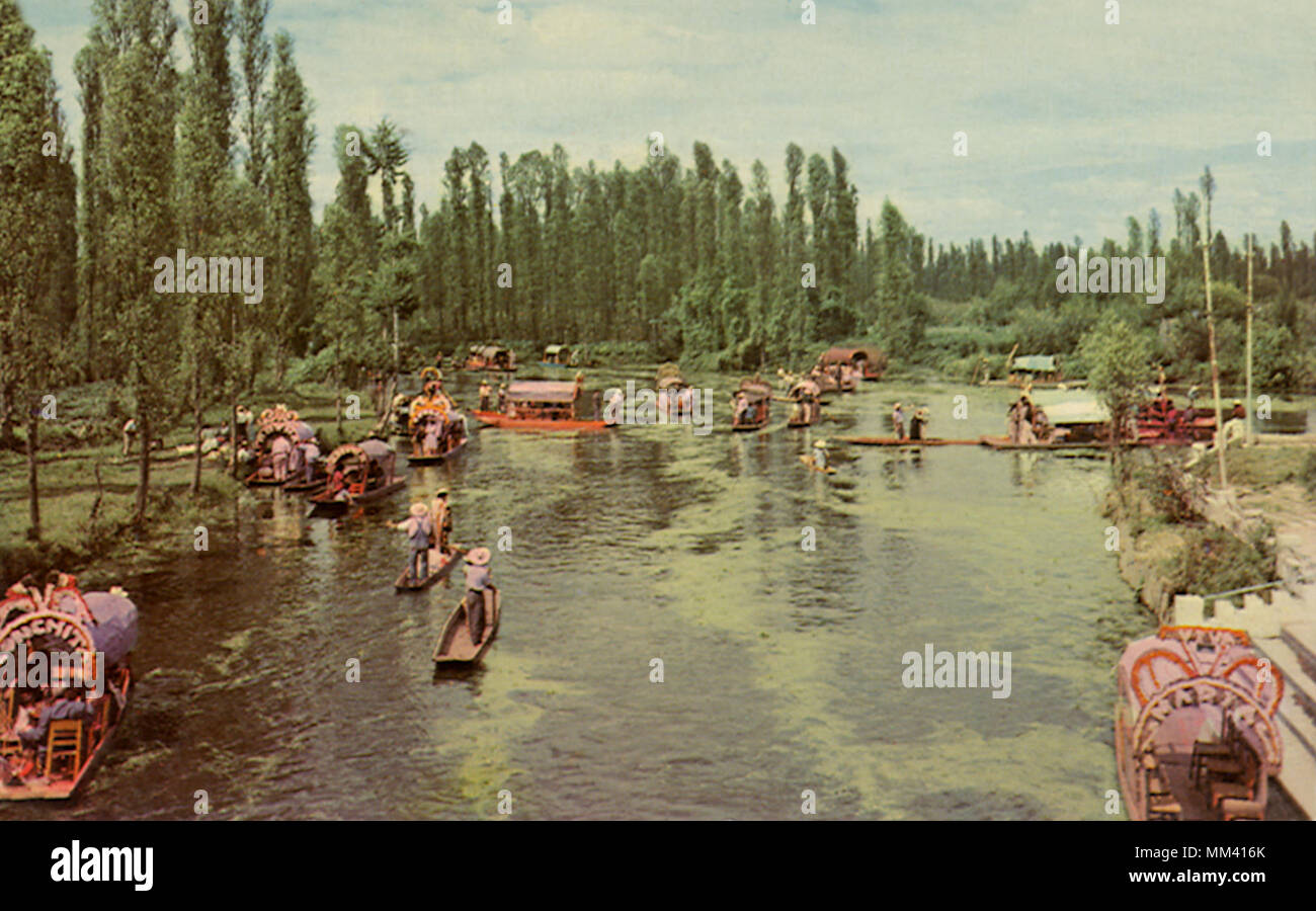 Canal En Jardines Flotantes Xochimilco 1960 Fotografia De Stock Alamy