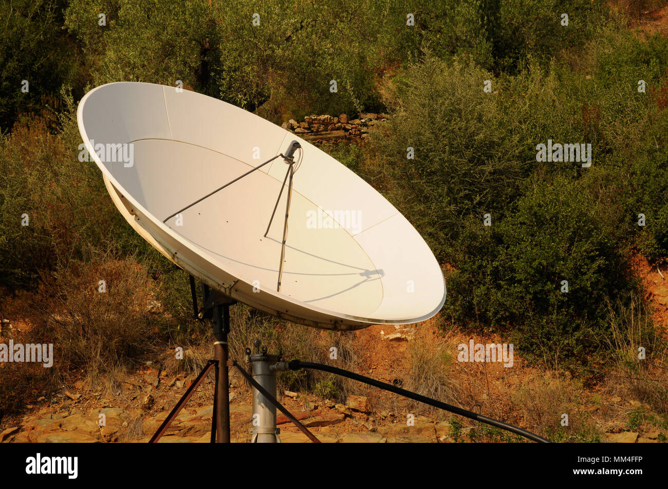 Antena parabólica grande Foto de stock
