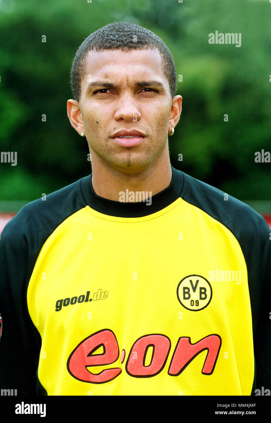 Fútbol: Dortmund Alemania 10.7.2001, Team retratos de club de la Bundesliga  alemana Borussia Dortmund (BVB) Temporada 2001/2002 --- Marcio amoroso  Fotografía de stock - Alamy