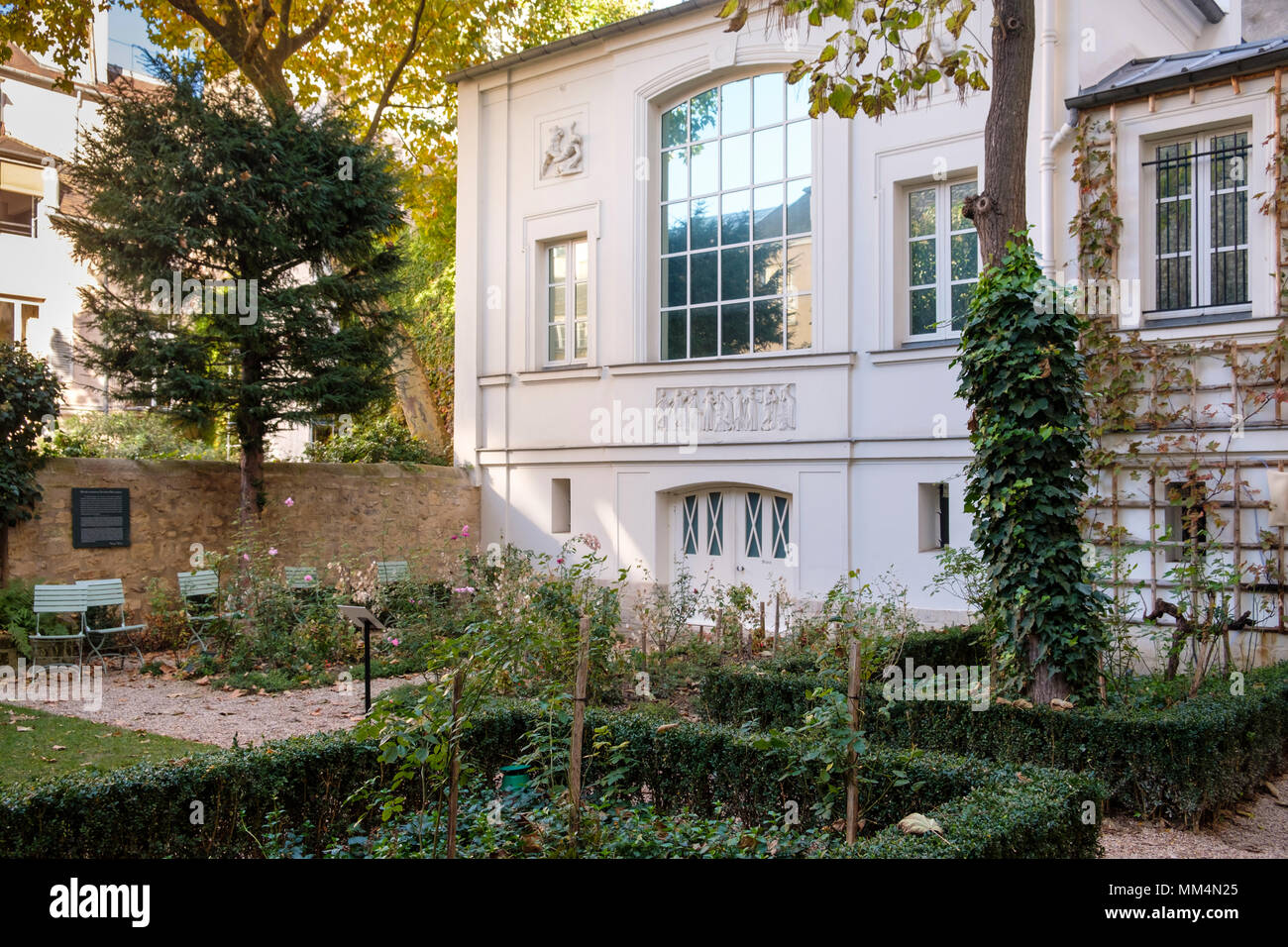 Jardín y Vista de Studio, Musée National Eugène-Delacroix, París, Francia Foto de stock