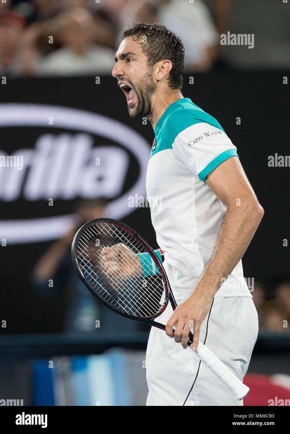 El tenista croata Marin Cilic haciendo un puño y vítores durante los hombres solteros match en el Abierto de Australia 2018, Torneo de Tenis de Melbourne Park, M Foto de stock