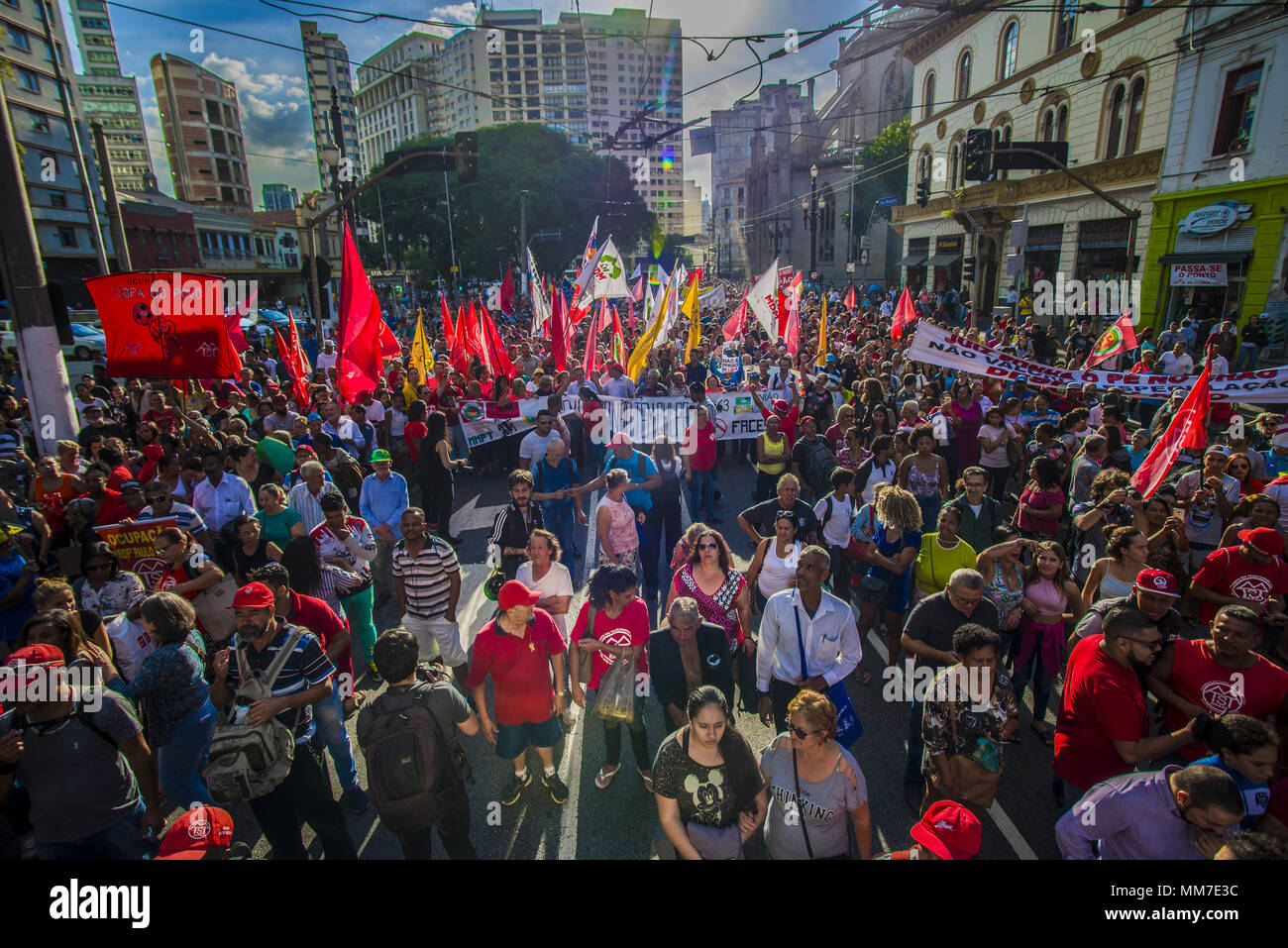 La ciudad movimiento estalla La ciudad movimiento estalla